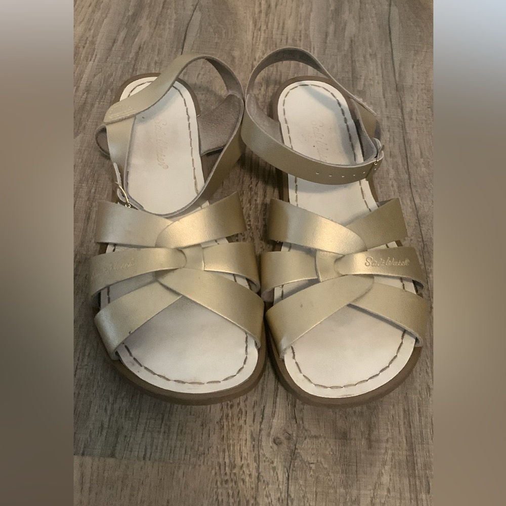Stylish Gold adult Sandals salt water brand size 9